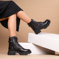 Tronchetto Nora in pelle nera con tacco 6 cm